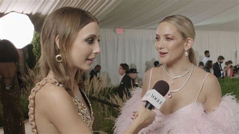 Watch Kate Hudson's Perfectly Pink Met Gala Entrance 